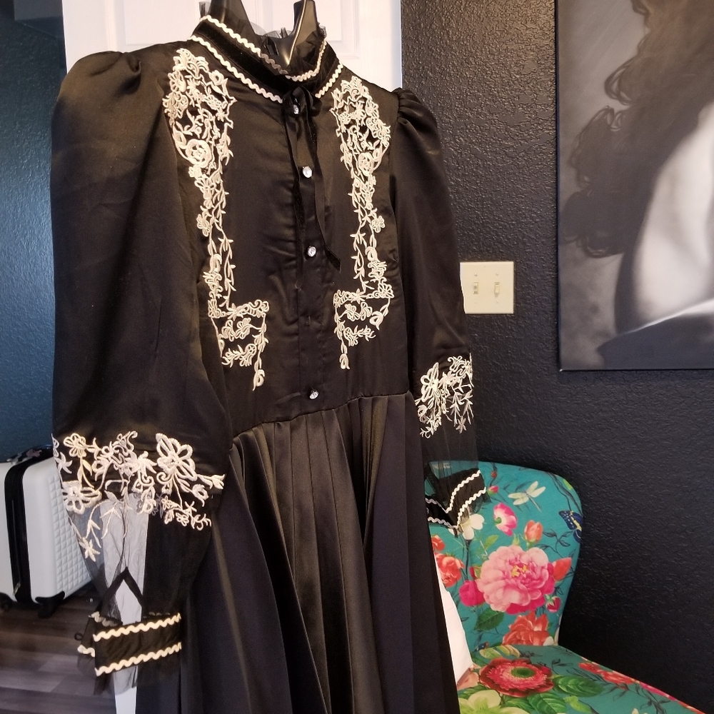 Vintage style brand new dress, black with embroidered